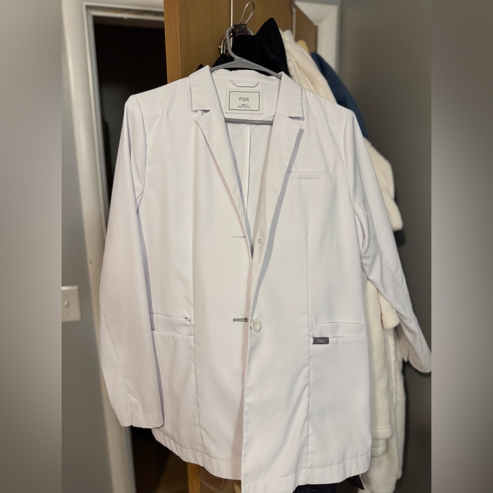 Bellevue Slim Short Lab Coat